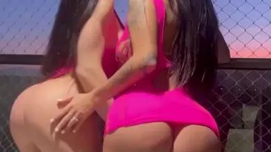 Erome Luiza Marcato chupando os peitos de uma amiga gostosa