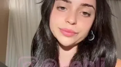 Xehli G mostrando seus peitos lindos demais