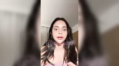 Xehli G mostrando seus peitos lindos demais