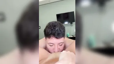 Thay Napoleão em vídeo íntimo caseiro com amigo dotado