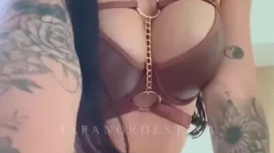 Japa Nordestina erome com vibrador na sua buceta rosada