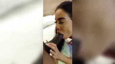 fazendo boquete molhado no pau grosso do negão