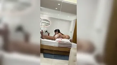 Natasha Steffens mamando em uma pica preta
