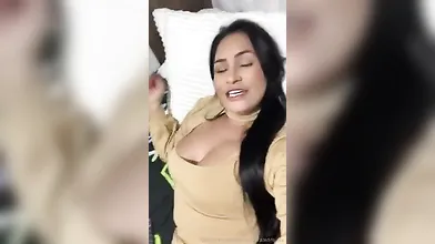 Atriz porno Alessandra Marques em vídeo erótico