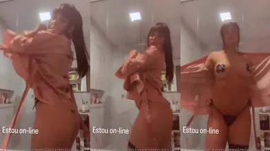 Peituda gata morena Jessica Minassian em porno gostoso
