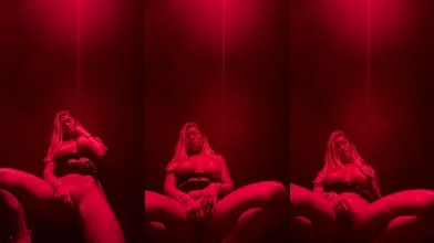 piranha safada provocando pelada no quarto do motel