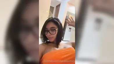 Safada morenaça Daniela Antury em vídeo de boca na rola