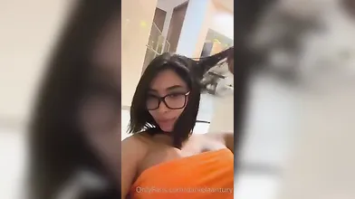 Safada morenaça Daniela Antury em vídeo de boca na rola