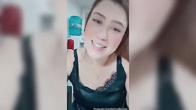 Carol Resenha com roupa de dormir