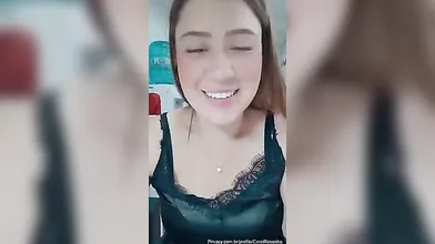 Carol Resenha com roupa de dormir