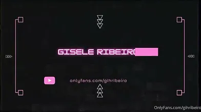 A putinha Gih Ribeiro adora fazer vídeos mostando o cu