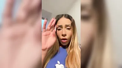 Anitta Hot super sexy usando uma calcinha branca