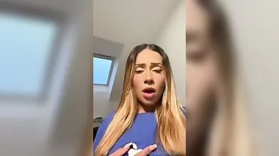 Anitta Hot super sexy usando uma calcinha branca