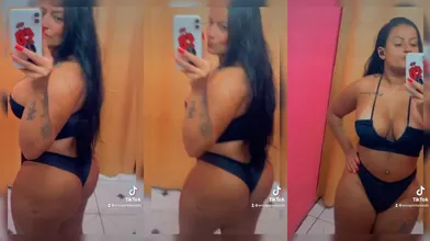 Erica Pinheiro se filmando de calcinha e sutiã