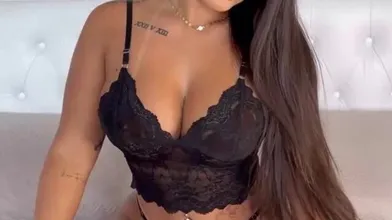 Juh Morena pelada tocando siririca e gozando gostoso