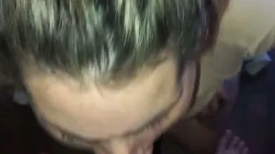 Crente novinha fazendo boquete de garganta profunda