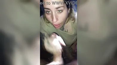 Crente novinha fazendo boquete de garganta profunda