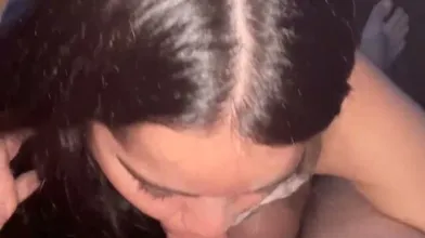 Video pornográfico de novinha gulosa mamando o pauzudo