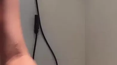 Amiichan erome cheia de tesão no chuveiro tocando siririca
