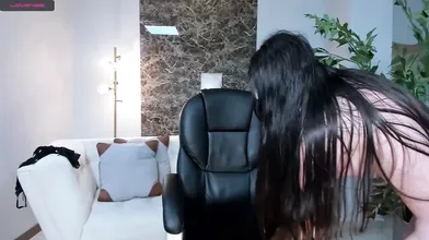 Safada branquinha tocando siririca ao vivo