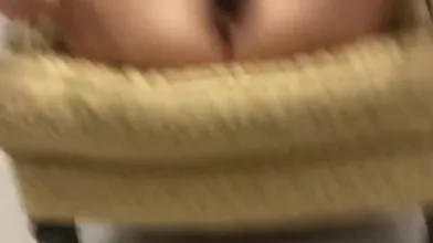 Amy Yamaguchi nua metendo brinquedo em sua buceta