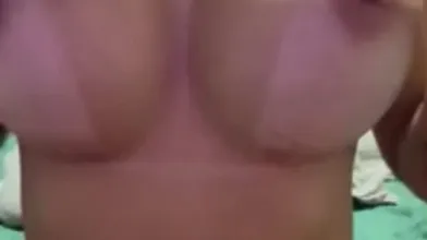 Tati Formento pelada peituda mostrando tudo