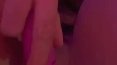Yasmin Cat nua masturbando sua bucetinha rosa