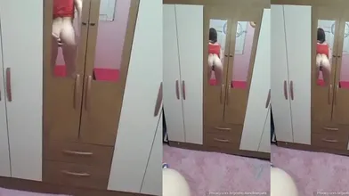 Aline Marques pelada em frente ao espelho se mostrando