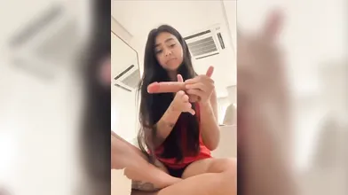 Beca Barreto e consolo que comprou pra enfiar na bucetinha