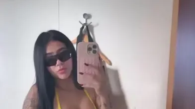 Beca Barreto gostosa de biquini mostrando seu corpo
