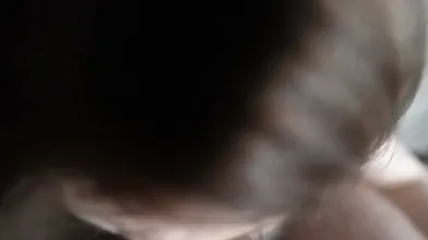 Branquinha tatuada faz belo boquete gostoso