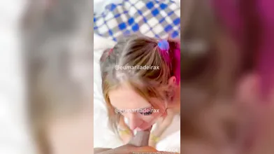 Mariana Ladeira mamando a rola dura e levando gozada