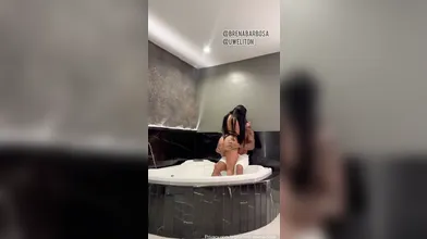 Brena barbosa boquete na jacuzzi