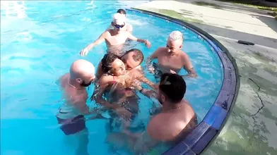 My first gangbang was delicious, I gave a lot of my ass and my pussy