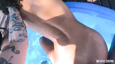 NAUGHTY BRAZILIAN GIRLS GIVING PUSSY IN A PUBLIC POOL - SWAPING COUPLES - TEASER - COLLAB GALEGO BSB