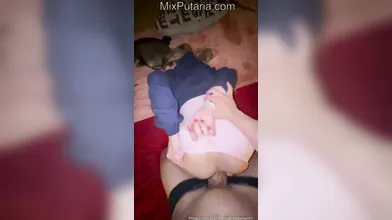 Loira famosinha da xota rosinha tomando pau de quatro