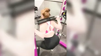 Abriebaby Novinha dando o cu na academia