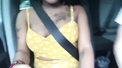 Novinho comendo uma negra deliciosa na cozinha