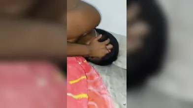 Novinha pretinha fodendo mo suruba